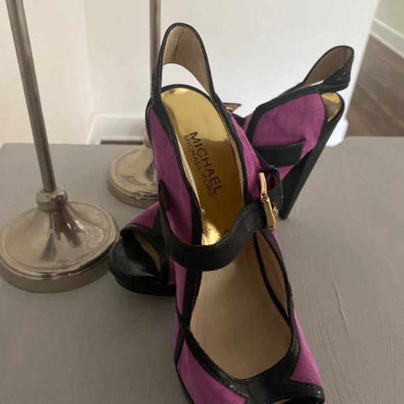 Fuchsia Michael Kors Heel - Picture 2 of 4